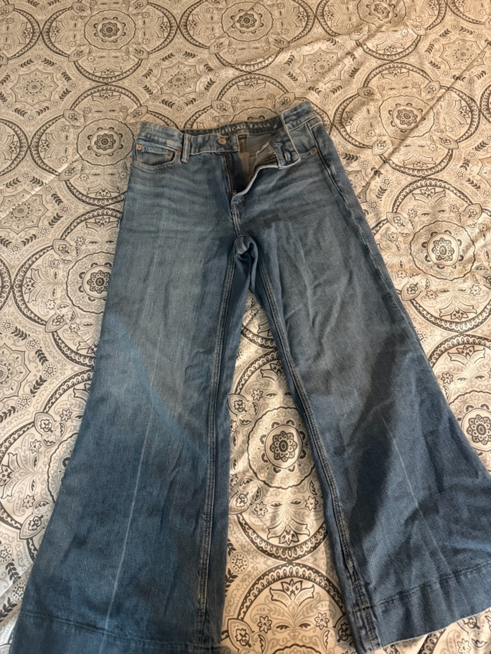 American Eagle Outfitters Women’s Dark Blue Wide-Leg Jeans